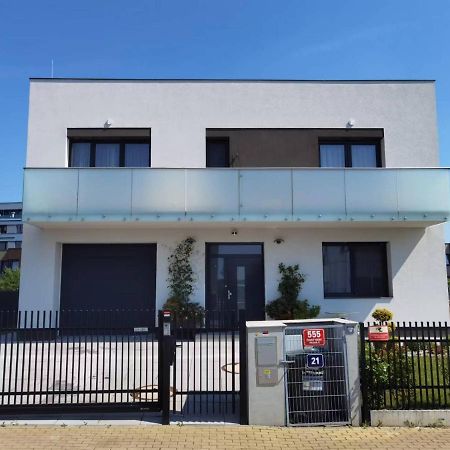 פראג Yipin Villa מראה חיצוני תמונה