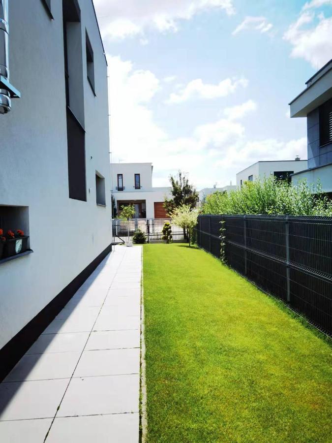 פראג Yipin Villa מראה חיצוני תמונה