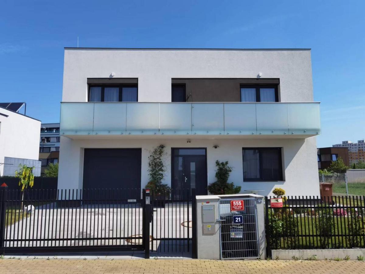 פראג Yipin Villa מראה חיצוני תמונה